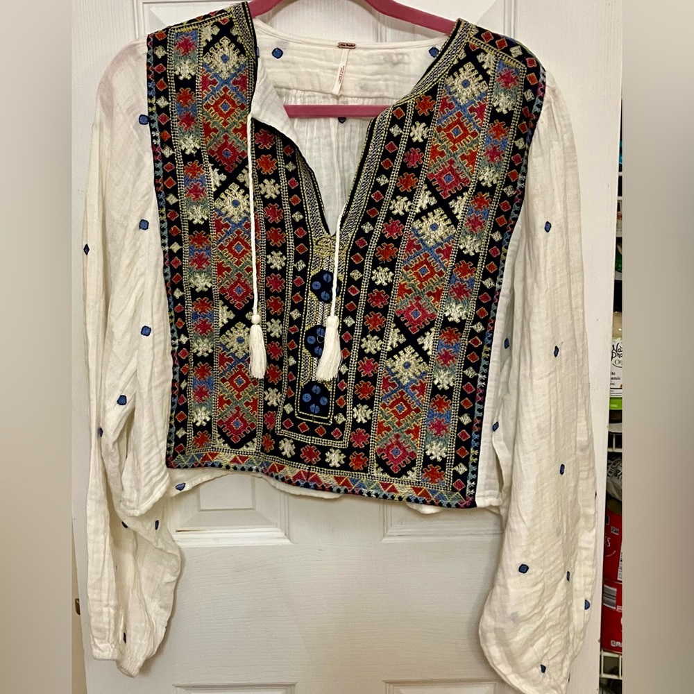 Free People size M Ivory Enter Loveland Embroidered Boho Urban Outfitters Top